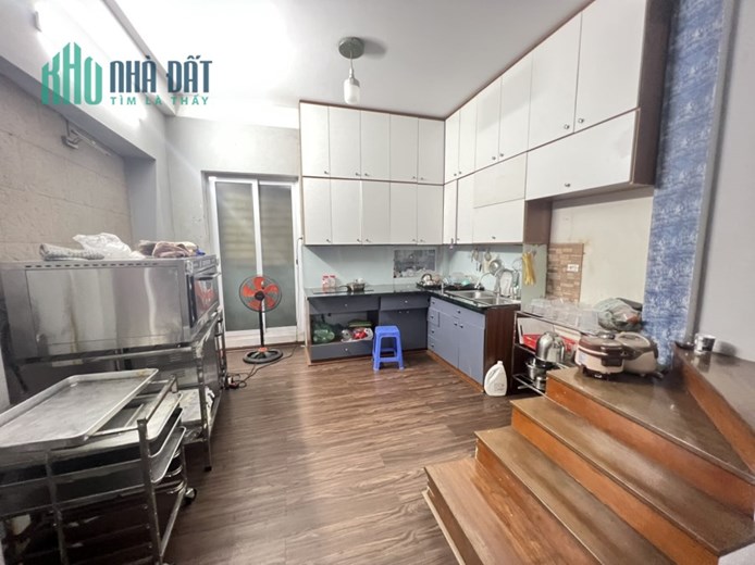 Cho thuê nhà Võng Thị, Tây Hồ 60m Mới Đẹp 3 ngủ 12tr/tháng. Có sân rộng. 0983562893