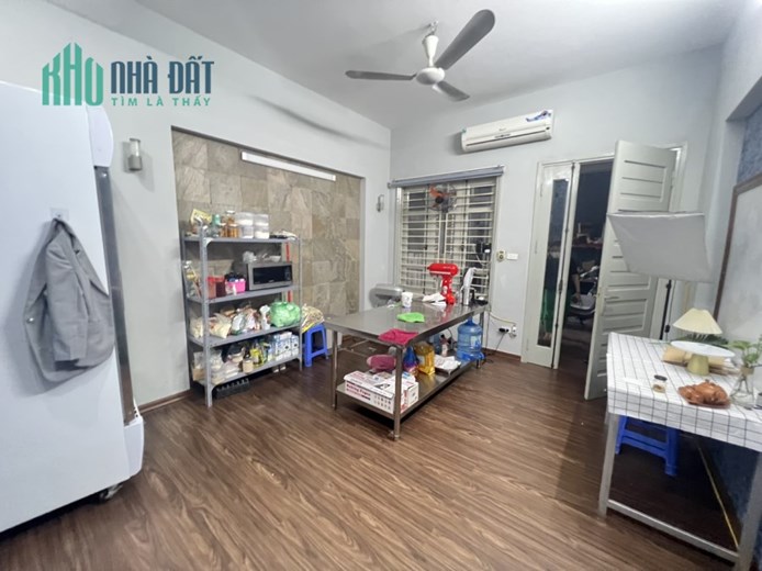 Cho thuê nhà Võng Thị, Tây Hồ 60m Mới Đẹp 3 ngủ 12tr/tháng. Có sân rộng. 0983562893