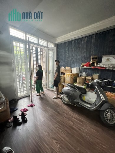 Cho thuê nhà Võng Thị, Tây Hồ 60m Mới Đẹp 3 ngủ 12tr/tháng. Có sân rộng. 0983562893