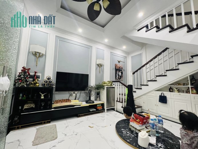 BÁN NHÀ QUỐC TỬ GIÁM, ĐỐNG ĐA, Ô TÔ TRÁNH, LÔ GÓC, 45M2 5 TẦNG, GIÁ 6 TỶ