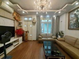 Bán gấp nhà Vũ Trọng Phụng, Thanh Xuân, 60m2, 5 tầng, mặt tiền 5m, giá 6,5 tỷ thương lượng sâu.