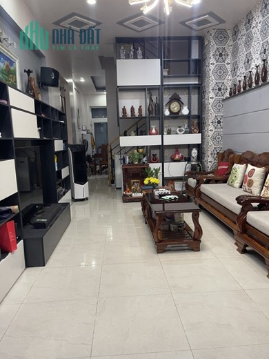 Gấp bán nhà đường 6 Nguyễn Duy Trinh,Q.2,HXH, SHR, 1 trệt 3 lầu, 85m2, ngang 5.5m, 5PN. Chỉ 7.9 Tỷ.