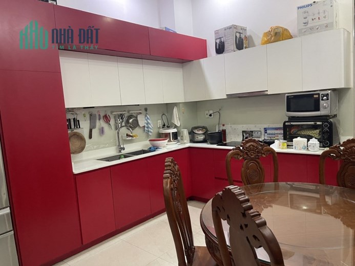 Gấp bán nhà đường 6 Nguyễn Duy Trinh,Q.2,HXH, SHR, 1 trệt 3 lầu, 85m2, ngang 5.5m, 5PN. Chỉ 7.9 Tỷ.