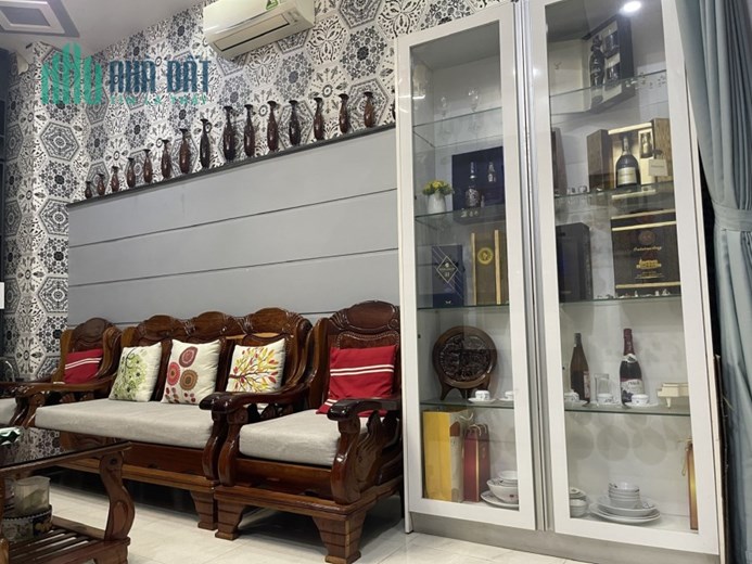 Gấp bán nhà đường 6 Nguyễn Duy Trinh,Q.2,HXH, SHR, 1 trệt 3 lầu, 85m2, ngang 5.5m, 5PN. Chỉ 7.9 Tỷ.