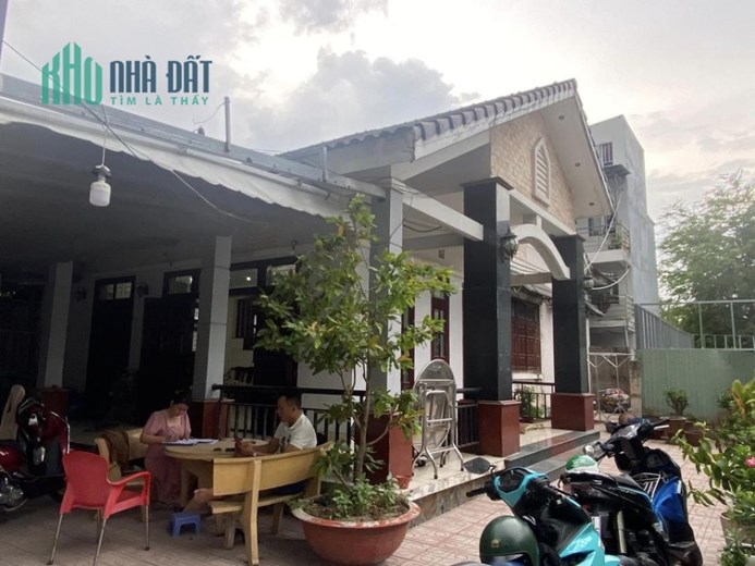 BÁN 439M2  ĐÁT TẶNG BIỆT THỰ ĐẸP VÀ 11P TRỌ. THU 30TR/1T.  NGAY KHA VẠN CÂN