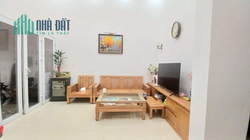 Bán nhà Văn Hương – Đông Đa ngay hôm nay. Phân lô 40m2, nhỉnh 5 tỷ, đẹp vào ở luôn.