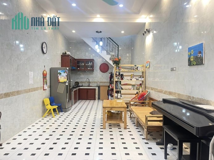 CHỦ GIẢM CHÀO 1 TỶ BÁN GẤP NHÀ ĐẸP XUÂN THỦY 37M2, MT 3.6M 3.9 TỶ