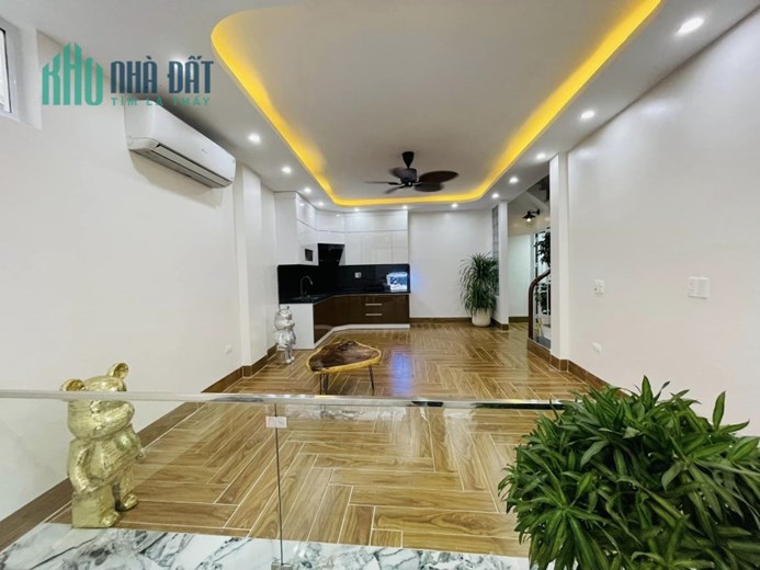 NHÀ ĐẸP Ở LUÔN NGUYỄN KHANG 45M2 X 5T, MT 4M LÔ GÓC GẦN PHỐ 5.9 TỶ