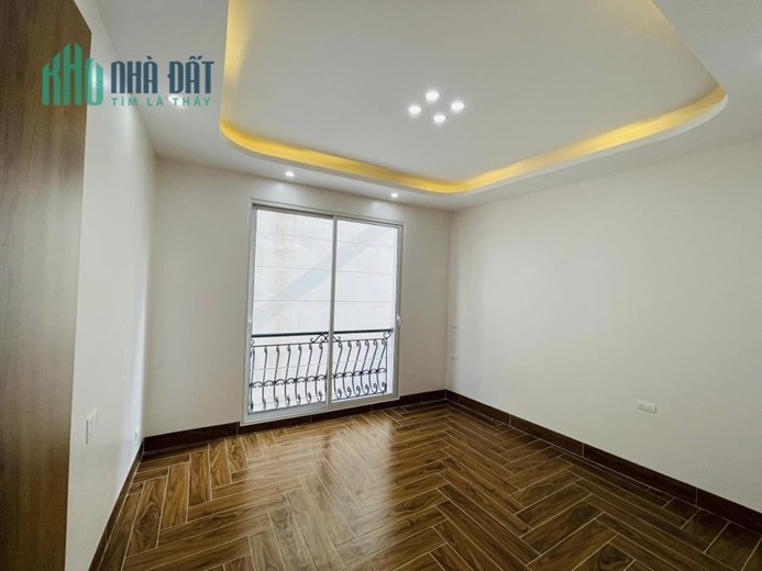 NHÀ ĐẸP Ở LUÔN NGUYỄN KHANG 45M2 X 5T, MT 4M LÔ GÓC GẦN PHỐ 5.9 TỶ
