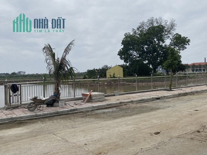 Bán đất Ven Hồ - Địch Trung, Đan Phượng. 187m2 đất; MT8m; giá 4.86 tỷ. Phương