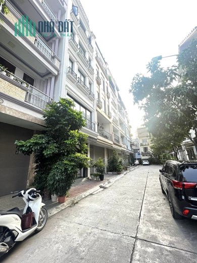 BÁN NHÀ VĂN PHÒNG PHỐ VĂN CAO, BA ĐÌNH, LÔ GÓC, Ô TÔ ĐẬU, DT 100M2, MT 11M, GIÁ 22 TỶ