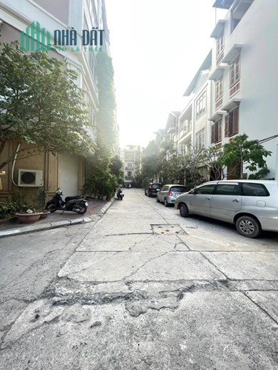 BÁN NHÀ VĂN PHÒNG PHỐ VĂN CAO, BA ĐÌNH, LÔ GÓC, Ô TÔ ĐẬU, DT 100M2, MT 11M, GIÁ 22 TỶ