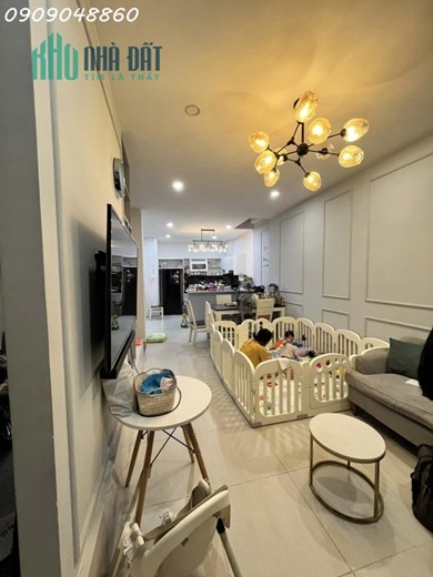 Nhà mới nội thất đầy đủ ở ngay Huỳnh Văn Bánh 4x13m bán gấp giá 8 tỷ.