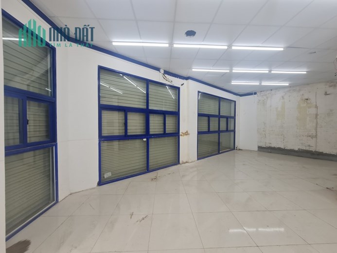 Cho thuê mặt bằng kinh doanh lô góc đường Hùng Vương ,Vĩnh Yên 100m2, giá: 20 triệu.