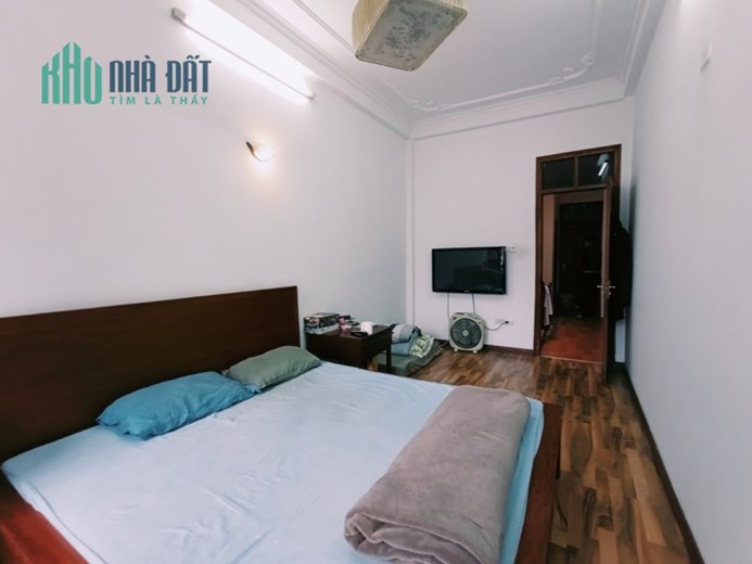Bán nhà đường Giải Phóng, Thanh Xuân. 30m2 x 5T. MT 4m. LÔ GÓC. Ô TÔ. Hơn 3 Tỷ. 0968084286