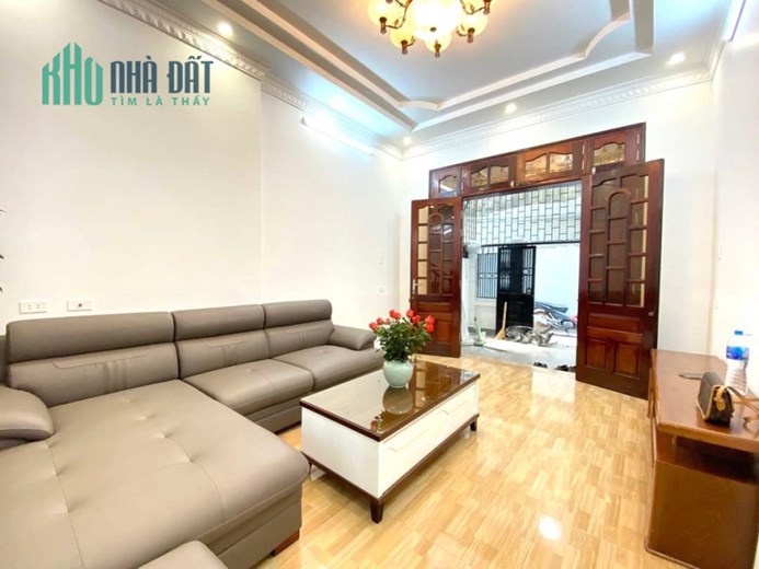 CHÍNH CHỦ CẦN BÁN NHÀ PHẠM VĂN ĐỒNG NHÀ MỚI Ở NGAY. GẦN PHỐ - 5 TẦNG, MT 3.6M, HƠN 4 TỶ