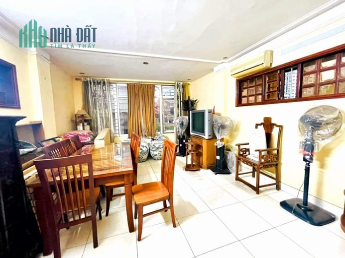 Ô TÔ ĐỖ CỬA - TRUNG TÂM ĐỐNG ĐA, VÀI BƯỚC RA PHỐ TIỆN ÍCH BẠT NGÀN - THOÁNG TRƯỚC SAU. Diện tích