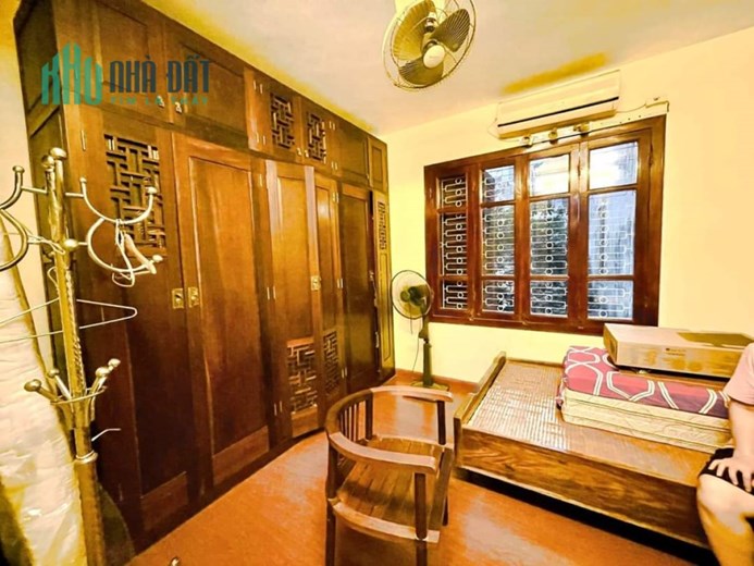 Ô TÔ ĐỖ CỬA - TRUNG TÂM ĐỐNG ĐA, VÀI BƯỚC RA PHỐ TIỆN ÍCH BẠT NGÀN - THOÁNG TRƯỚC SAU. Diện tích