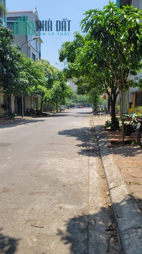 Đất phân lô Việt Hưng, 100m, đường 15m, vỉa hè rộng, 11 tỷ 8