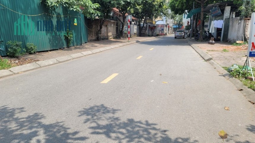 Đất phân lô Việt Hưng, 100m, đường 15m, vỉa hè rộng, 11 tỷ 8