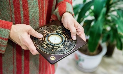 NHÀ VƯỢNG KHÍ, giá CỰC ĐẸP, ô tô đỗ cửa, ngay trung tâm, ở cực thích