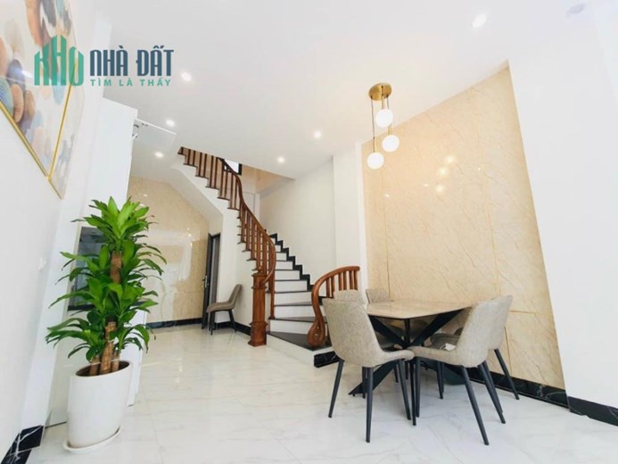 Bán nhà riêng Đỗ Đức Dục, 40 m2, 4 tầng, 4 tỷ 5, ô tô, kinh doanh