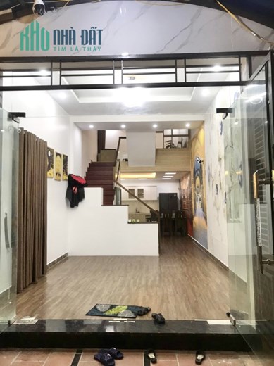 Bán nhà phố Thiên Lôi, diện tích 46m 3.5 tầng, ngõ ô.tô tận cửa, GIÁ 3.25 tỉ, sân cổng riêng