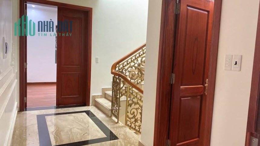Bán nhà xây mới mặt ngõ to Lạch Tray, diện tích 80m 4 tầng sân cổng, GIÁ 9.99 tỉ ô.tô đỗ cửa