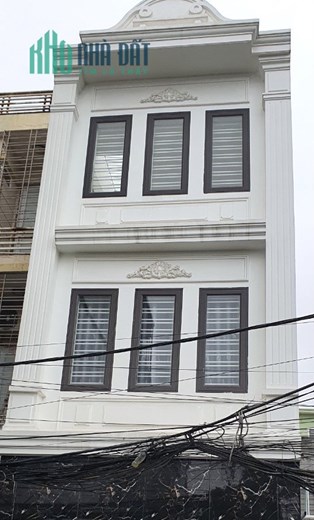 Bán nhà mặt ngõ 41 Khúc Thừa Dụ , diện tích 55m 3 tầng, độc lập, sân cổng, GIÁ 2.8 tỉ