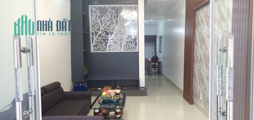 Bán nhà mặt ngõ 41 Khúc Thừa Dụ , diện tích 55m 3 tầng, độc lập, sân cổng, GIÁ 2.8 tỉ
