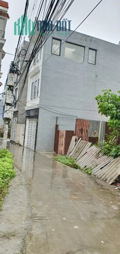 Bán nhà mặt ngõ 41 Khúc Thừa Dụ , diện tích 55m 3 tầng, độc lập, sân cổng, GIÁ 2.8 tỉ