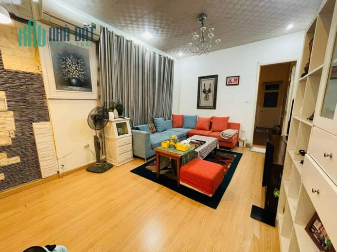 BÁN NHÀ GẦN ĐẠI HỌC NGOẠI THƯƠNG - HỌC VIỆN NGOẠI GIAO. LÔ GÓC - 3 THOÁNG - Ô TÔ 7 Chỗ VÀO NHÀ. Ở -