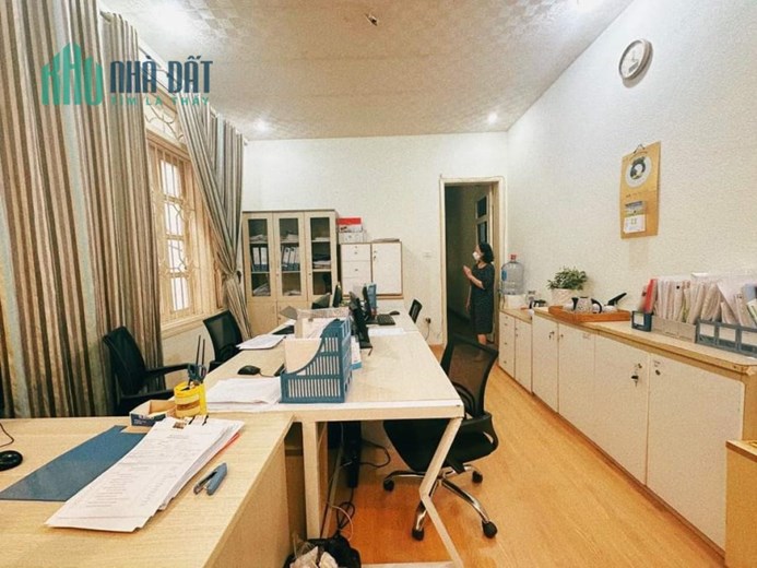 BÁN NHÀ GẦN ĐẠI HỌC NGOẠI THƯƠNG - HỌC VIỆN NGOẠI GIAO. LÔ GÓC - 3 THOÁNG - Ô TÔ 7 Chỗ VÀO NHÀ. Ở -