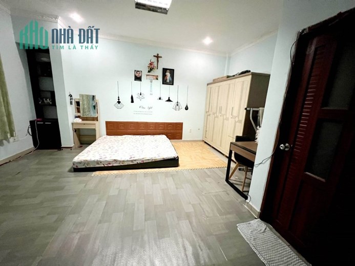 Nhà Mặt Tiền Nguyễn Sơn Quận Tân Phú, 5.5x20, 2 Tầng. Nhà Đẹp, KInh Doanh Đỉnh. Chỉ 9 Tỷ