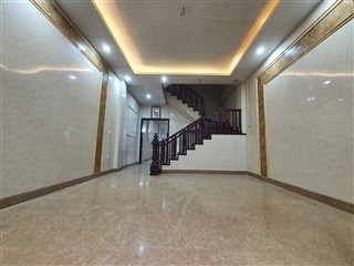 Bán nhà Nguyễn Chí Thanh, 39m2,  5 Tầng, Kinh Doanh, Văn Phòng, 200 triệu/n, Đống Đa, 9,2 tỷ