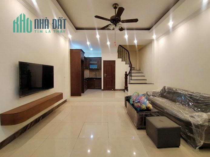 Nhà đẹp mới koong, nội thất xịn xò, P Phúc Đồng, DT 31m2 x 5T, MT 4.4m, nhỉnh 2 tỷ
