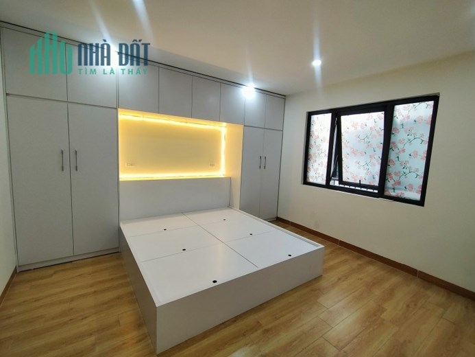 Nhà đẹp mới koong, nội thất xịn xò, P Phúc Đồng, DT 31m2 x 5T, MT 4.4m, nhỉnh 2 tỷ