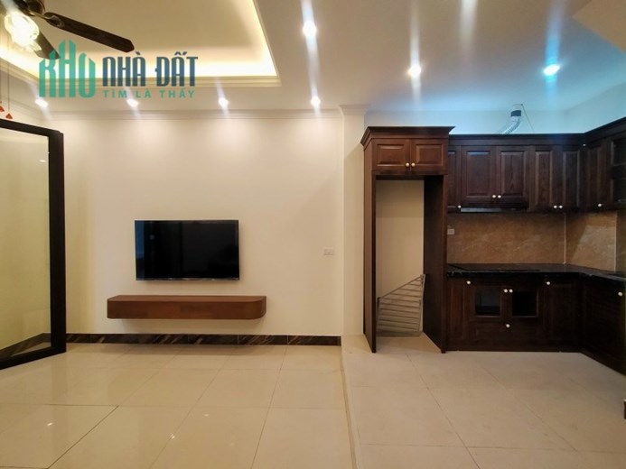 Nhà đẹp mới koong, nội thất xịn xò, P Phúc Đồng, DT 31m2 x 5T, MT 4.4m, nhỉnh 2 tỷ