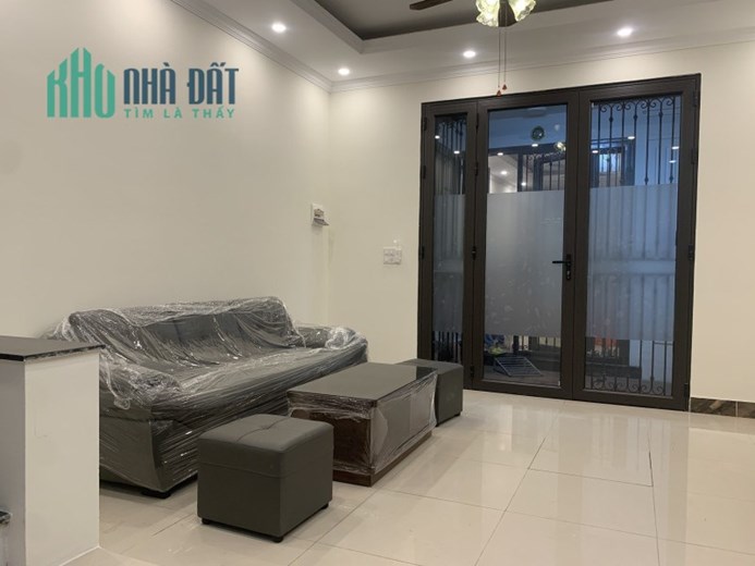 Nhà đẹp mới koong, nội thất xịn xò, P Phúc Đồng, DT 31m2 x 5T, MT 4.4m, nhỉnh 2 tỷ