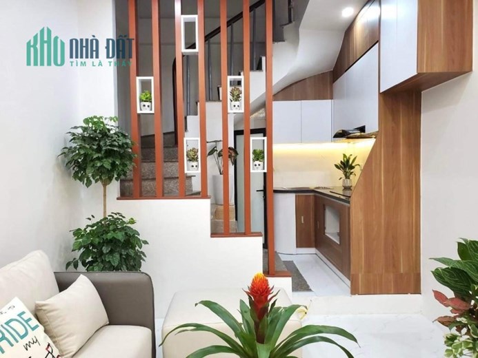 Cần bán gấp nhà 5 tầng DT 30m ngõ 139 Nguyễn Ngọc Vũ