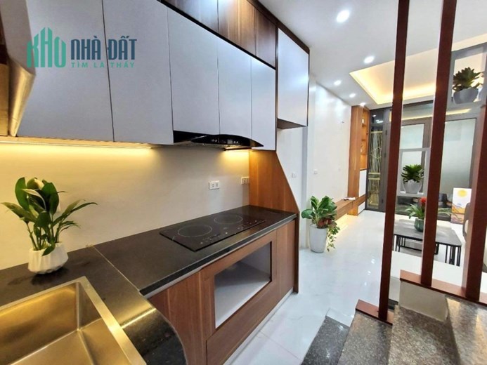 Cần bán gấp nhà 5 tầng DT 30m ngõ 139 Nguyễn Ngọc Vũ