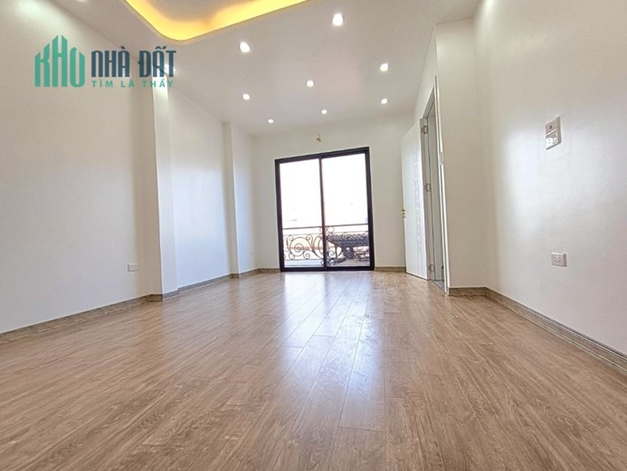 Ngọc Thuỵ DT37/53, nhà 5.5, Mt 6.1, giá chào 4.2 tỷ
