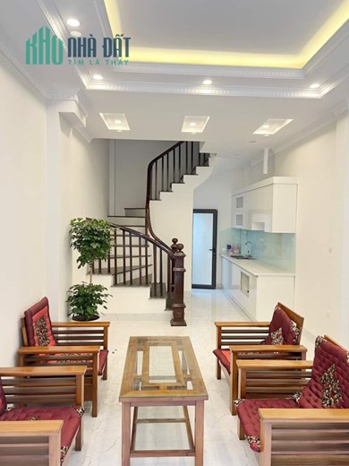 Nhà đẹp nhỏ xinh Thanh Am, 4 tầng, mt 4m, chỉ hơn 2 tỷ.