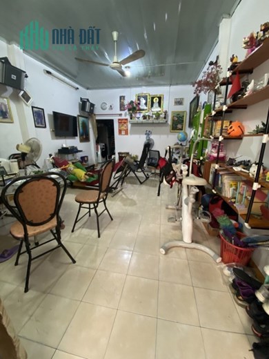 Bán gấp nhà mặt tiền ngay Lạc long quân p8 Tân bình 79m2 giá 10 tỷ 9