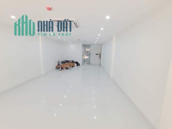 CỰC PHẨM TOÀ NHÀ VĂN PHÒNG CỰC ĐẸP - VỈA HÈ RỘNG - CHO THUÊ KINH DOANH DÒNG TIỀN ỔN ĐỊNH .