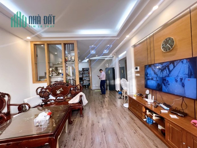 Nhà mặt phố Doãn Kế Thiện 117m , mt:4.8m, vỉa hè, kinh doanh sầm uất