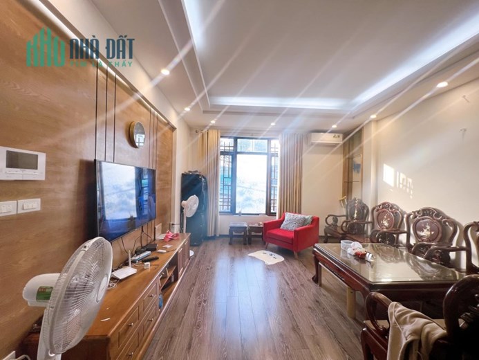 Nhà mặt phố Doãn Kế Thiện 117m , mt:4.8m, vỉa hè, kinh doanh sầm uất