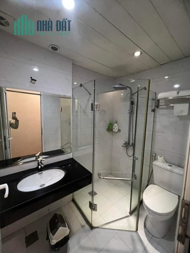 Bán nhà 80m2, phố Trần Quốc Hoàn, Cầu Giấy, oto, MT rộng, 22 tỷ, quynh8pm