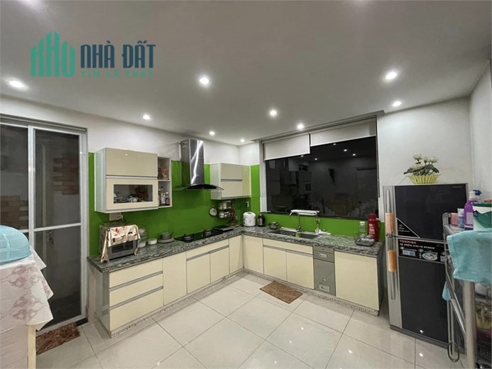 Nhà Đặng Văn Bi Thủ Đức, Xe Hơi Đậu Trong Nhà, DT 5x18M, 3 Tầng, Ngay Ngã Tư Bình Thái, Giá Nhỉnh 5