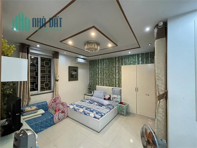 Nhà Đặng Văn Bi Thủ Đức, Xe Hơi Đậu Trong Nhà, DT 5x18M, 3 Tầng, Ngay Ngã Tư Bình Thái, Giá Nhỉnh 5